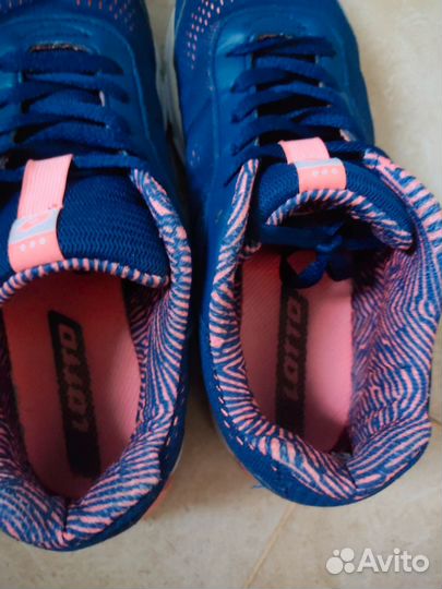 Кроссовки женские