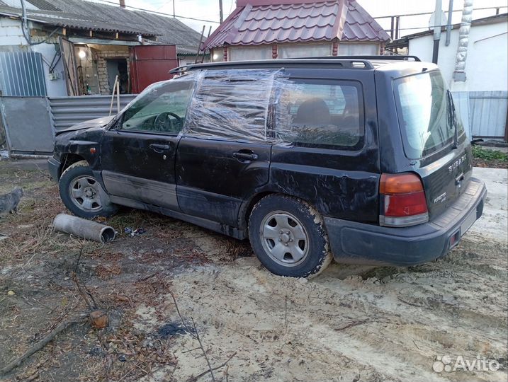Subaru Forester 2.0 МТ, 1998, битый, 210 000 км