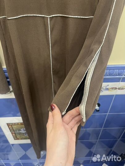 Платье в пол с длинными рукавами