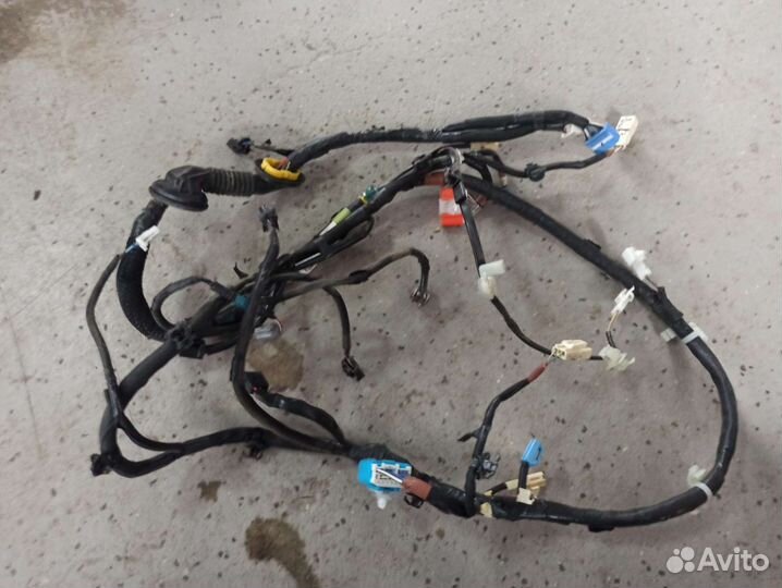 Проводка крышки багажника Lexus Lx570