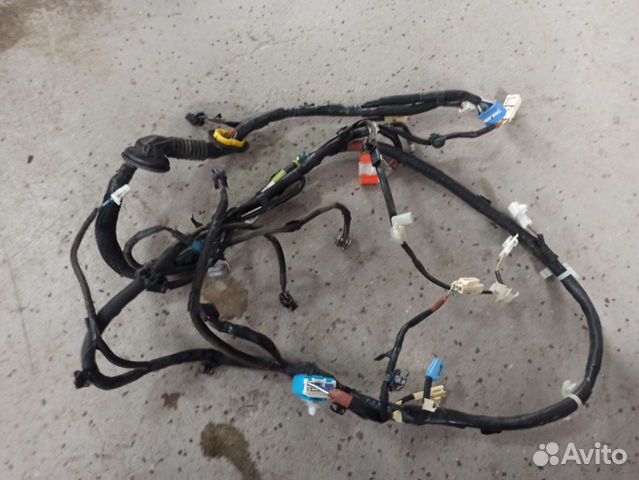 Проводка крышки багажника Lexus Lx570