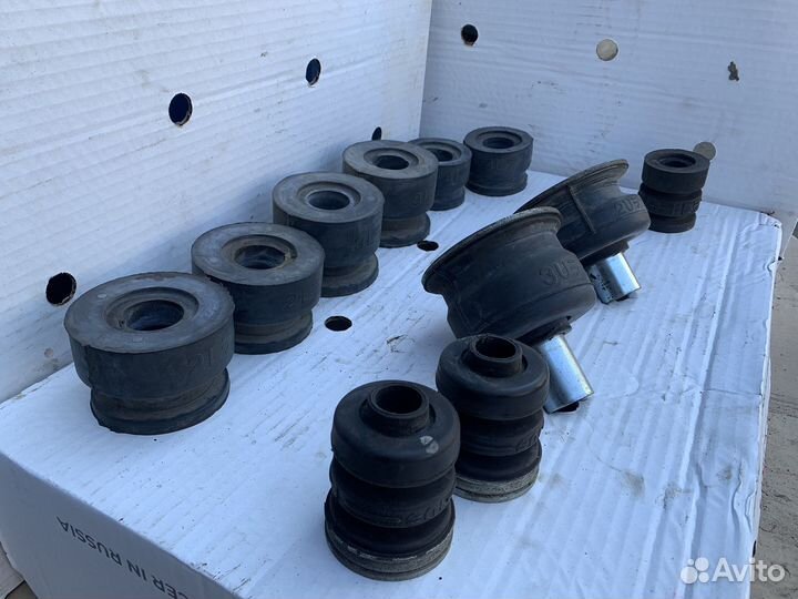 Подушка кузова (Lexus LX, Toyota Land Cruiser)