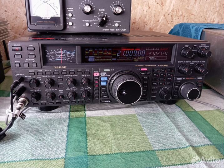 Yaesu FT- 2000
