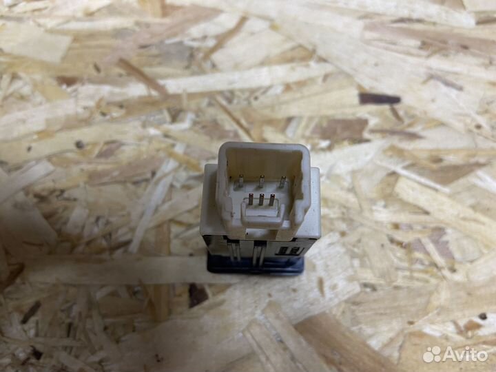 Кнопка подогрева сидений правая Toyota RAV 4 40