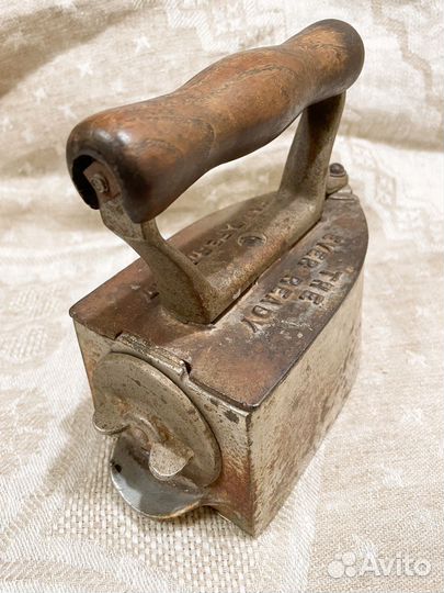 Угольный утюг