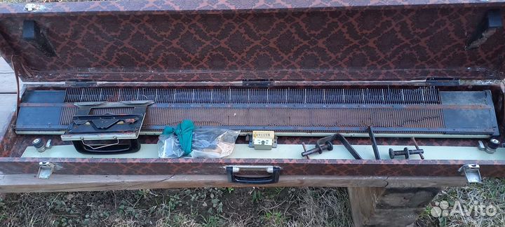 Вязальная машина Нева-2 в футляре