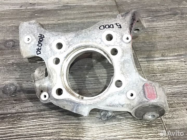 Кулак задний левый Audi A6 C6