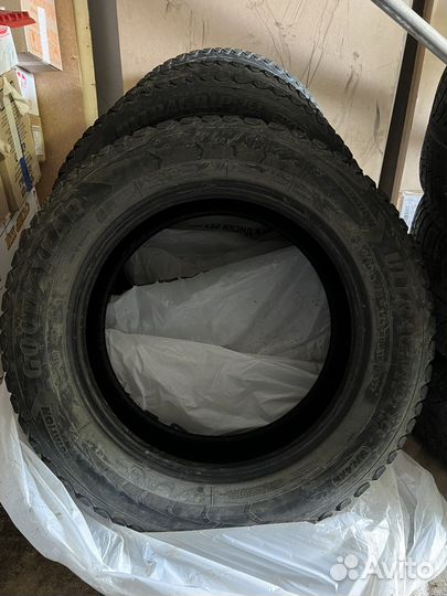 Goodyear UltraGrip Ice Arctic SUV 225/60 R17