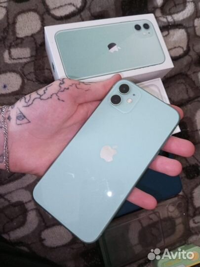 Телефон iPhone 11