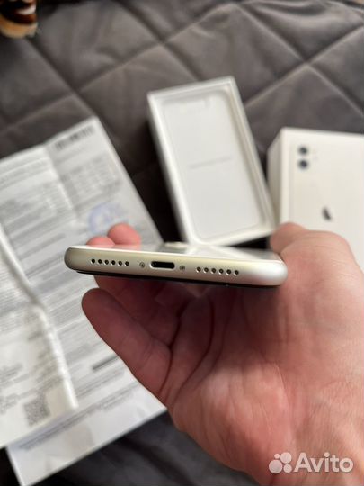 iPhone 11, 64 ГБ