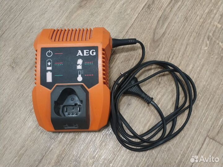 Зарядное устройство AEG LL1230