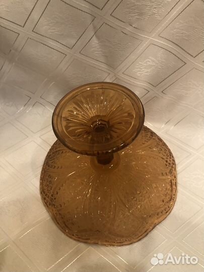 Ваза для фруктов на ножке