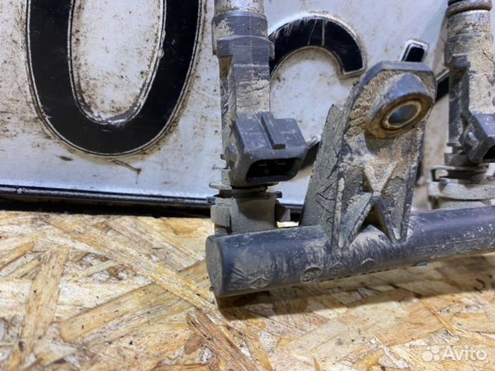 Топливная рампа с форсунками Renault Logan