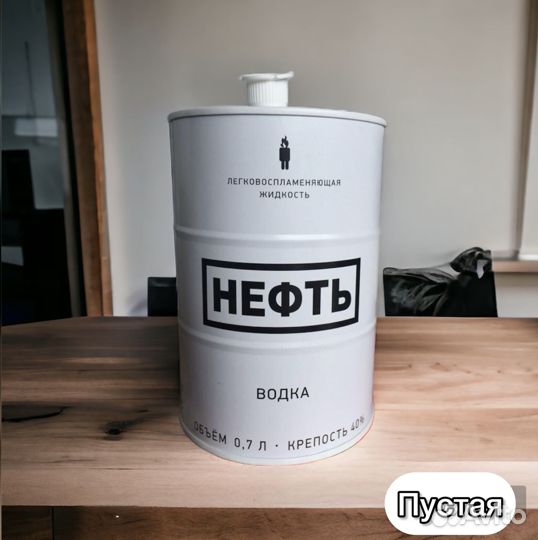 Пустые бутылки Plaeboy,Нефть,Sterva