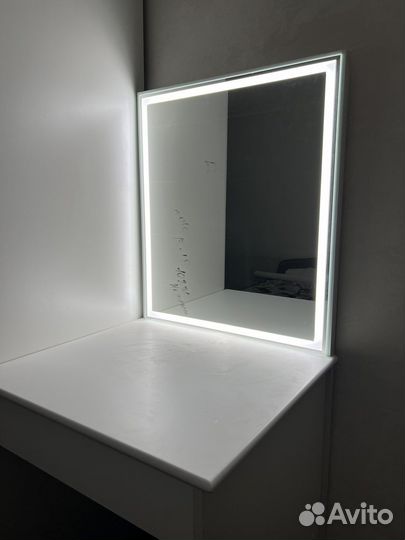 Косметический стол