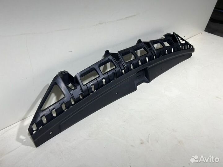 Накладка замка капота передняя Hyundai Solaris 2