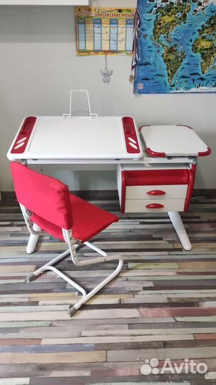 Детский письменный стол и стул