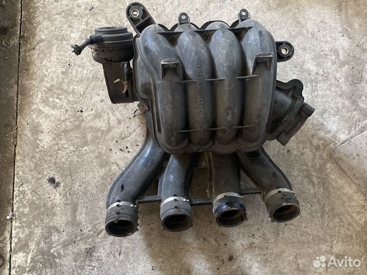 Коллектор впускной 06B133210AJ Audi A4 2.0л