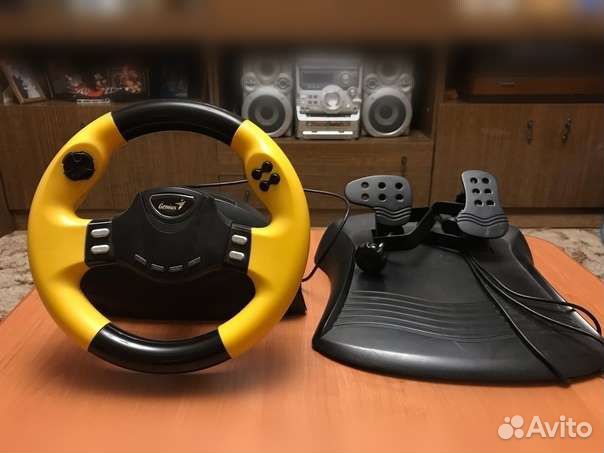 Игровой руль с педалями