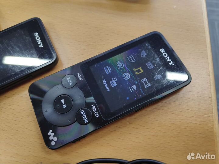 Mp3 плеер sony nwz e584 8gb + наушники mdr nc031