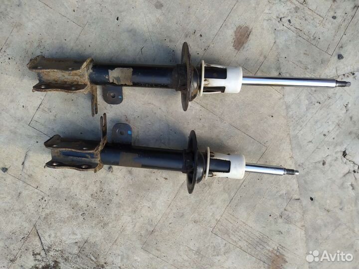 Задняя левая стойка амортизатора Шевроле Лачетти