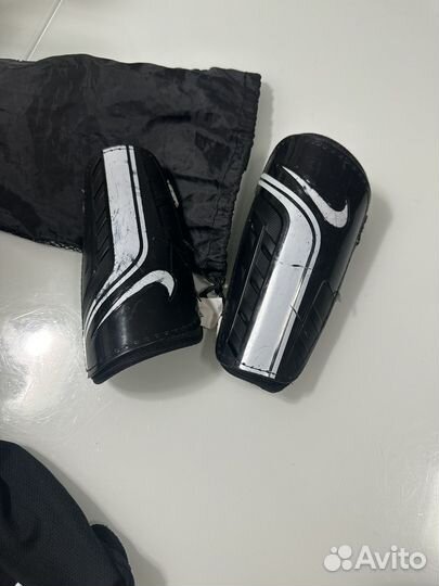 Футбольные щитки