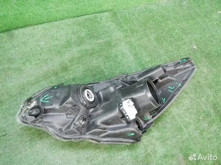 Фара правая Subaru Outback