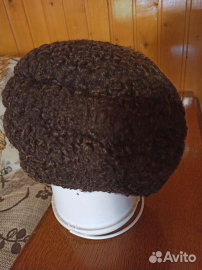 Женские меховые шапки