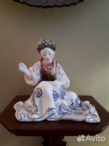 Фарфоровые статуэтки СССР Вышивальщица