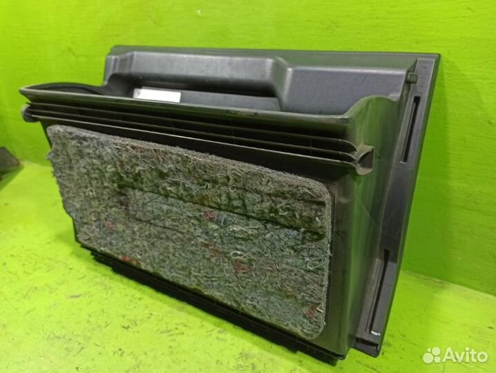 Бардачок Toyota Yaris XP90 1KR 2008