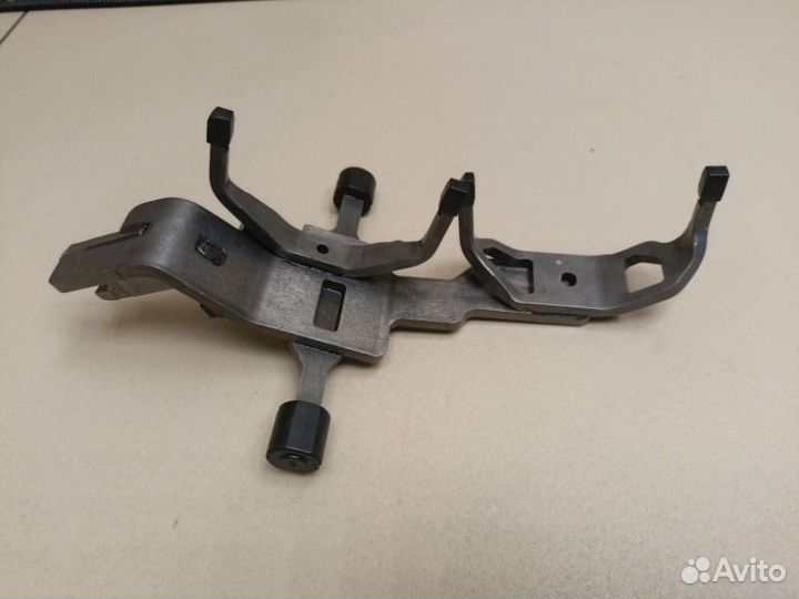 Вилка включения передачи Skoda Rapid czca 2021