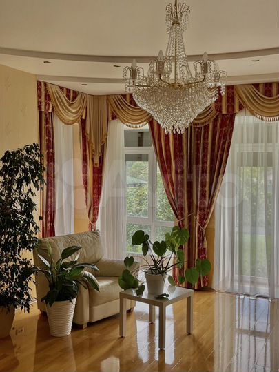 Коттедж 300 м² на участке 15 сот.