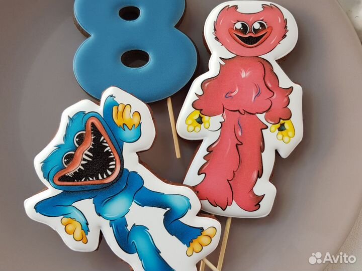 Пряники на торт, сувениры гостям