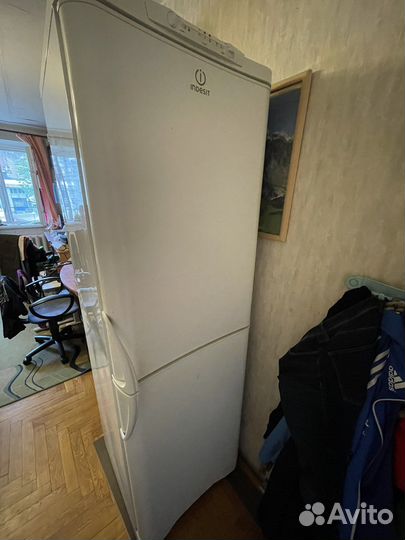 Холодильник бу indesit