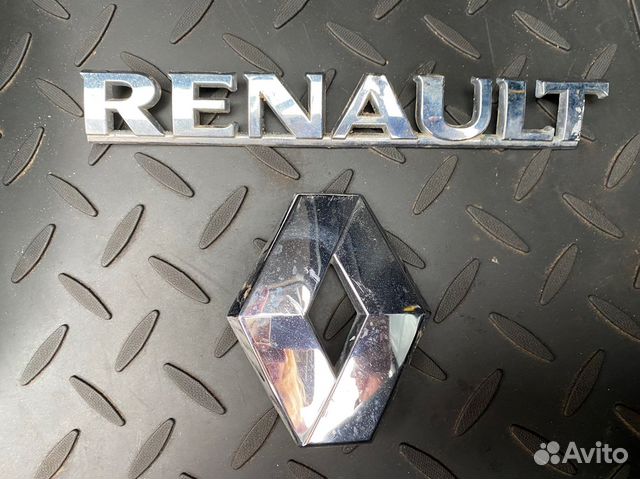 Логотип Рено