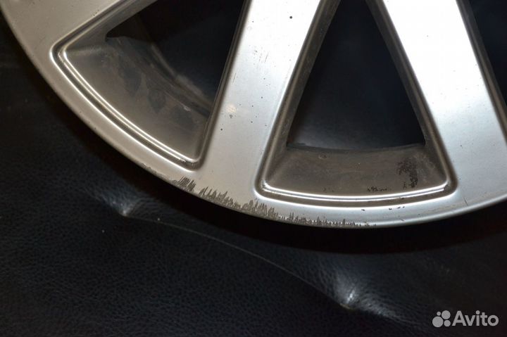 Оригинальный литой диск R17 Audi A3 8P