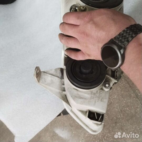 Продам фару левую на Ниссан Максима/ Цефиро а 33