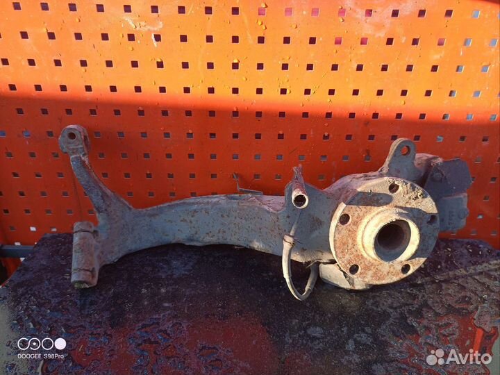 Кулак поворотный Audi a8 d2