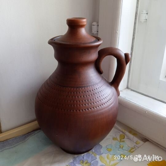 Глиняный кувшин для вина
