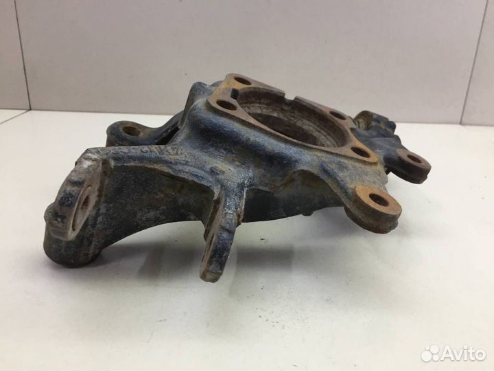 Кулак поворотный задний правый Toyota Auris E150 2