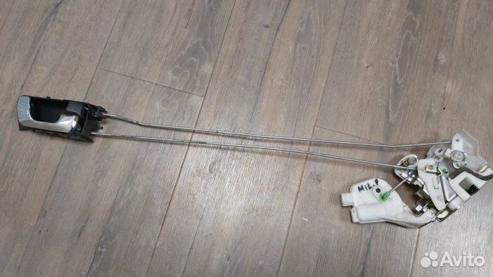 Замок двери правый Mitsubishi Pajero 4 3.2D 2007