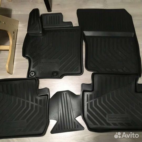 Резиновый коврики на outlander 3