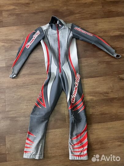 Продам спусковой комбинезон 128-134