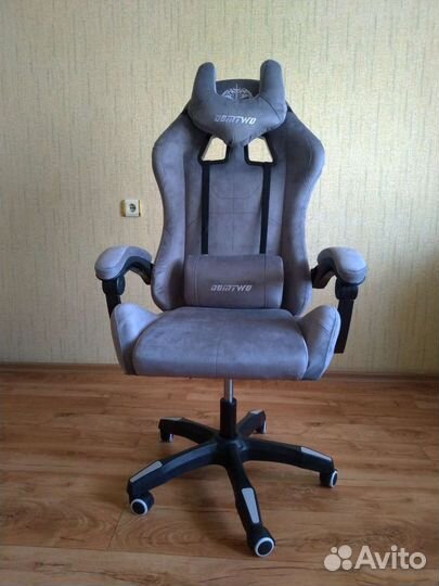 Компьютерное кресло новое 