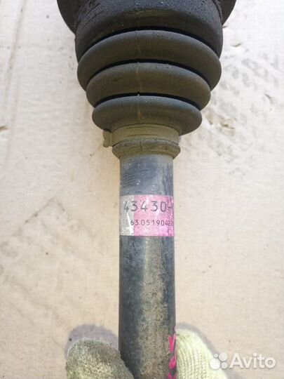 Привод передний правый Toyota Sequoia UCK45 2UZ-FE