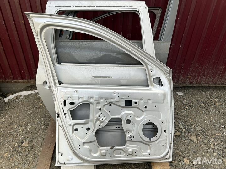 Дверь передняя левая рено логан1