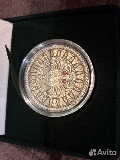 Монета скорпион