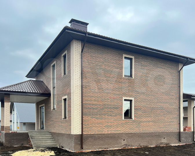 Коттедж 185 м² на участке 10 сот.