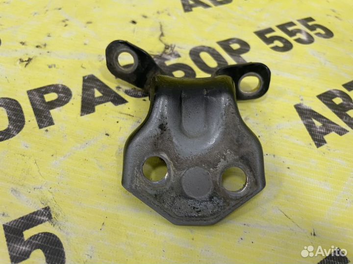 Петля двери передней левое нижняя Kia Spectra