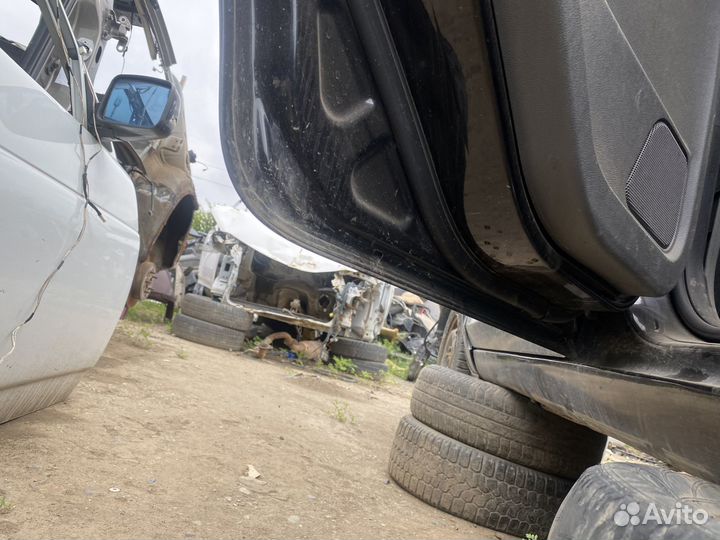 Левая задняя дверь Ford Focus 2